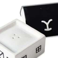 Hallmark Yellowstone Dutton Ranch Barn Stacked Salt And Pepper Shaker Set -Hallmark Store Dutton Ranch Barn Stacked Salt and Pepper Shakers 1PCL1078 04