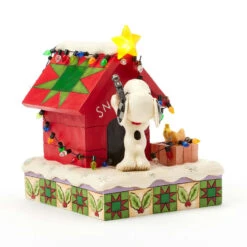 Enesco Jim Shore Peanuts Snoopy Decorating Doghouse Light-Up Figurine, 6.3" -Hallmark Store Snoopy Decorates Doghouse for Holidays Figurine 6017241 05
