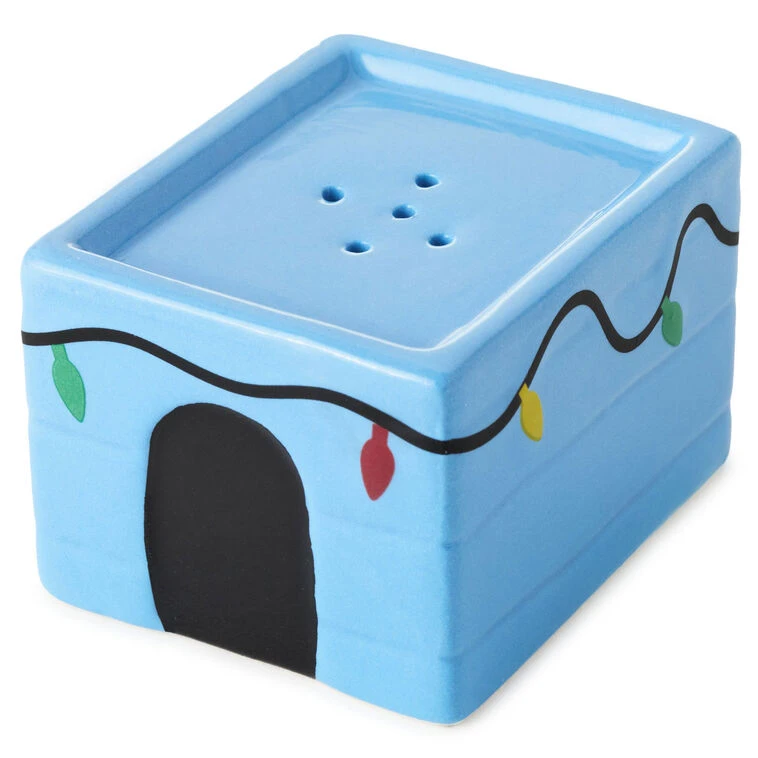 Hallmark Peanuts® Snoopy On Holiday Doghouse Salt And Pepper Shakers, Set Of 2 6 Hallmark Peanuts® Snoopy On Holiday Doghouse Salt And Pepper Shakers, Set Of 2 - Image 4