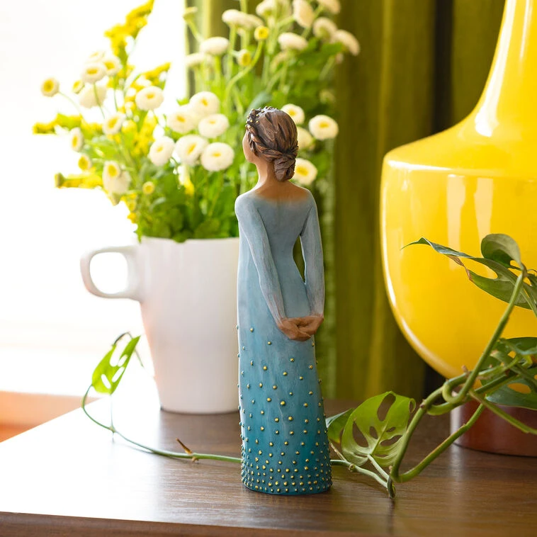 Willow Tree Radiance Woman Figurine—Brown Skin Tone, 7.5" 6 Willow Tree Radiance Woman Figurine—Brown Skin Tone, 7.5" - Image 4